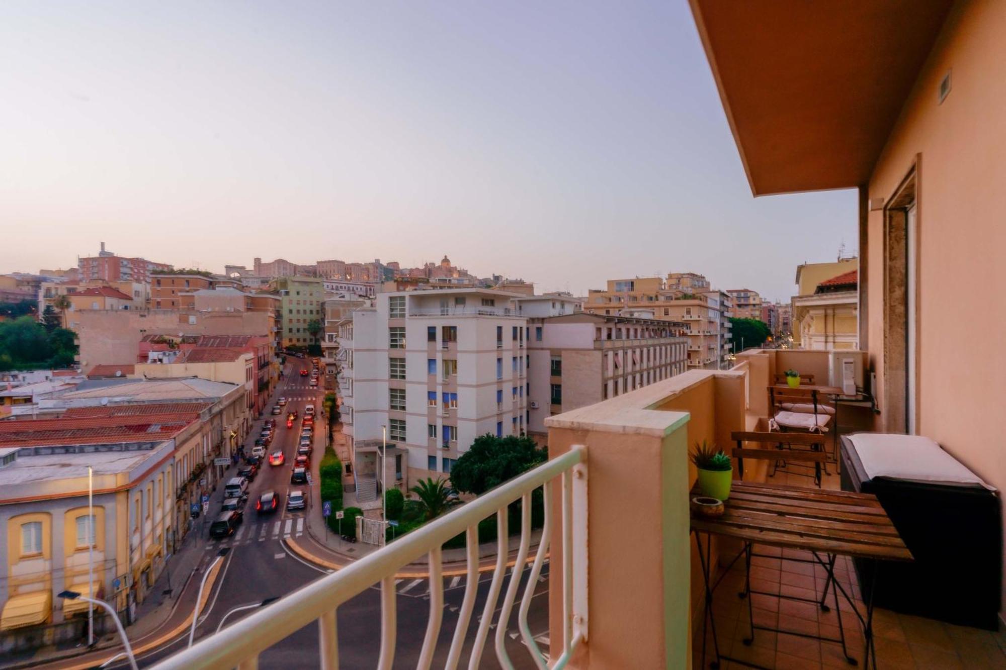 Cagliari Magica Bellissimo Appartamento Panoramico In Centro Exterior photo